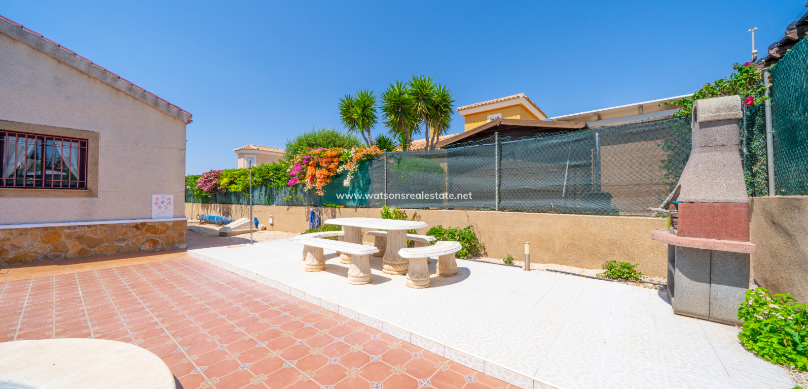Resale - Freistendhe Villa - Urb. La Marina