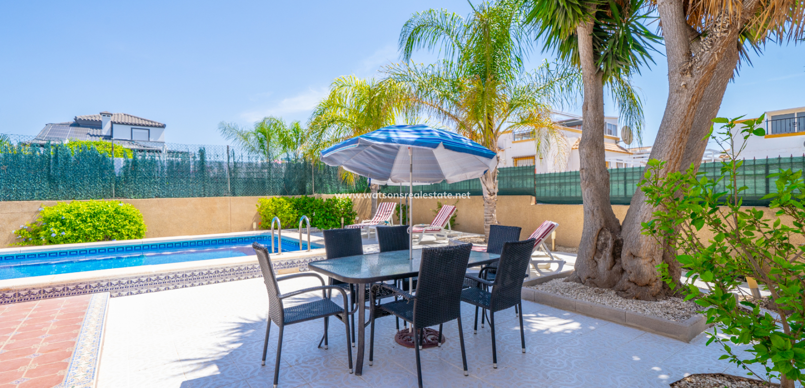 Resale - Freistendhe Villa - Urb. La Marina