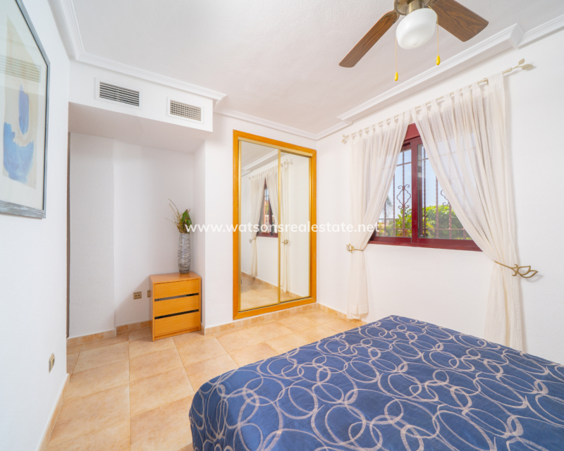 Resale - Freistendhe Villa - Urb. La Marina