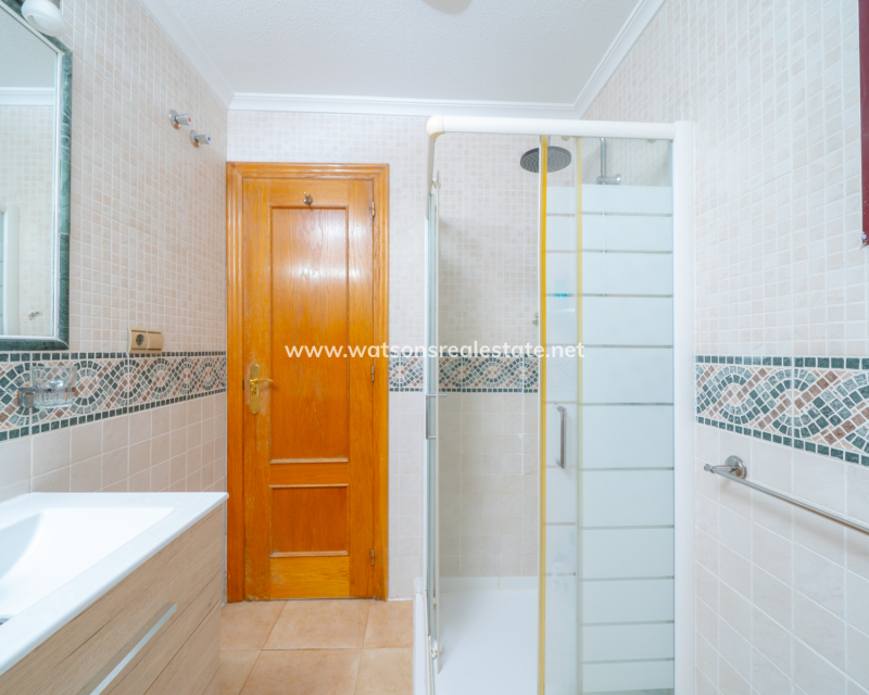 Resale - Freistendhe Villa - Urb. La Marina