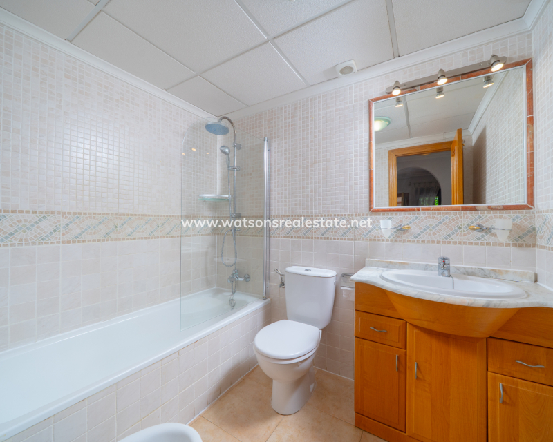 Resale - Freistendhe Villa - Urb. La Marina