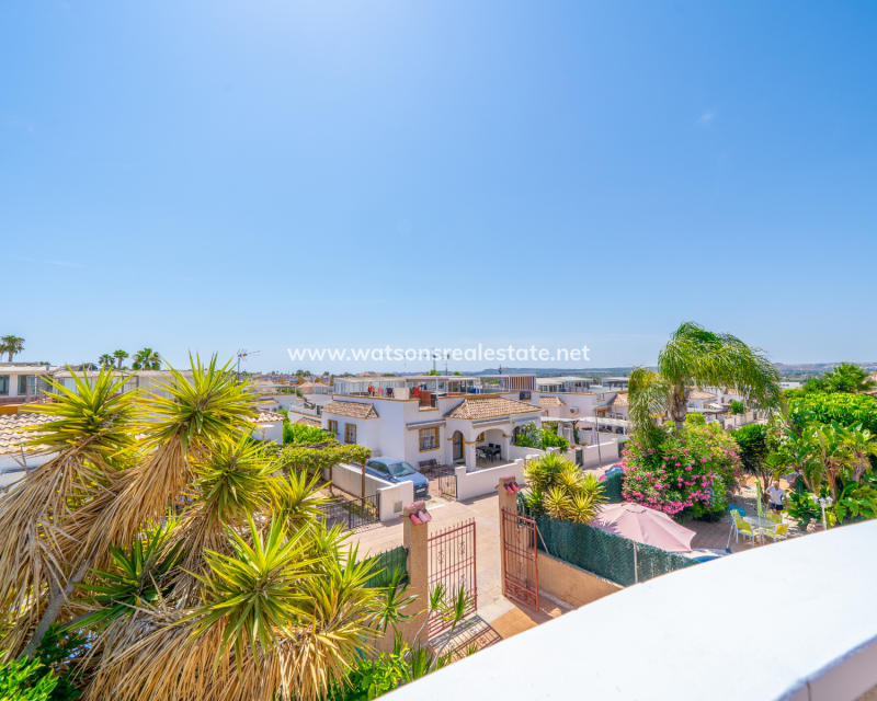 Resale - Freistendhe Villa - Urb. La Marina