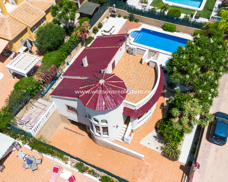 Resale - Freistendhe Villa - Urb. La Marina