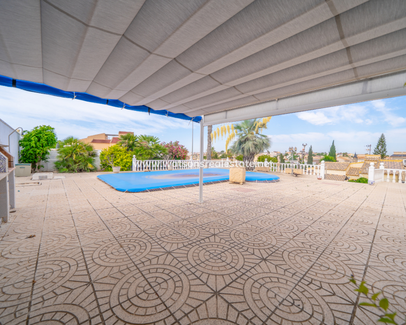 Resale - Freistendhe Villa - Urb. La Marina