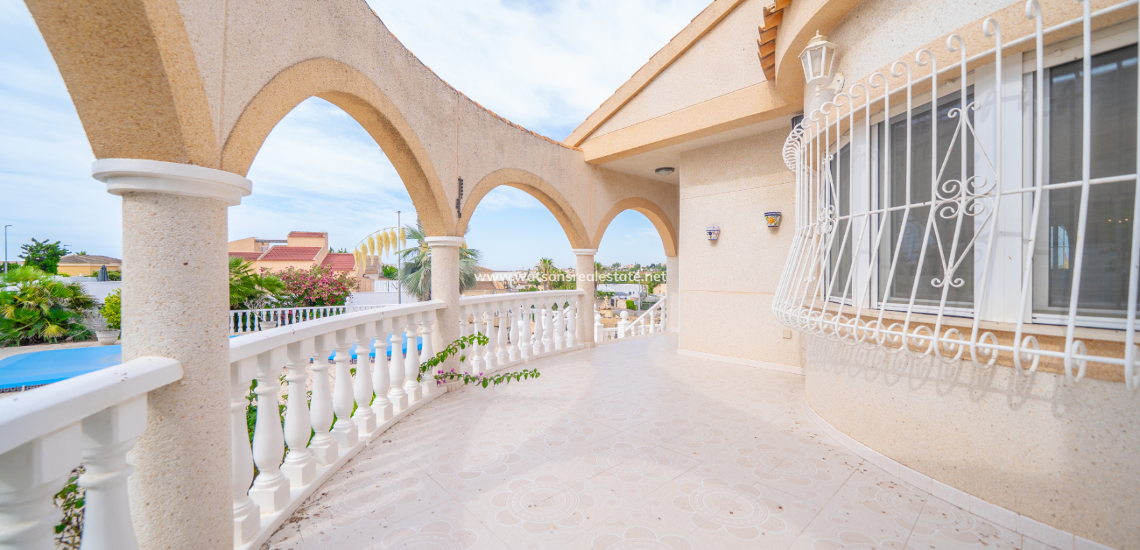 Resale - Freistendhe Villa - Urb. La Marina