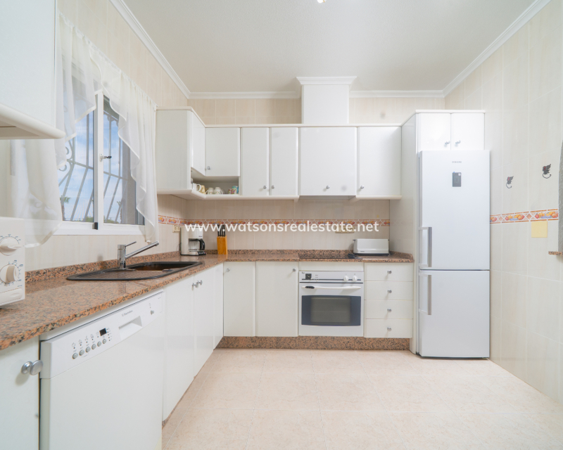 Resale - Freistendhe Villa - Urb. La Marina