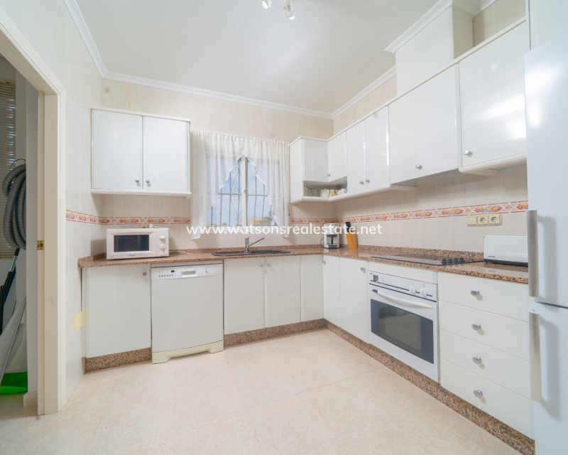 Resale - Freistendhe Villa - Urb. La Marina