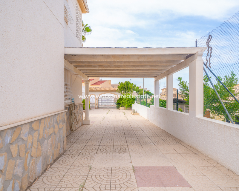 Resale - Freistendhe Villa - Urb. La Marina
