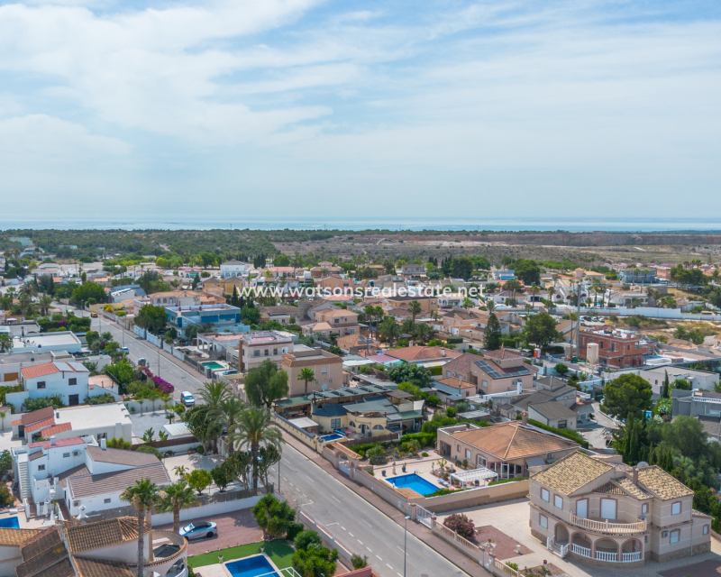 Resale - Freistendhe Villa - Urb. La Marina
