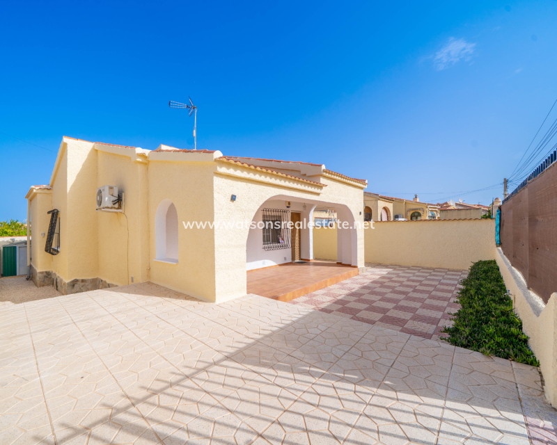 Resale - Freistendhe Villa - Urb. La Marina