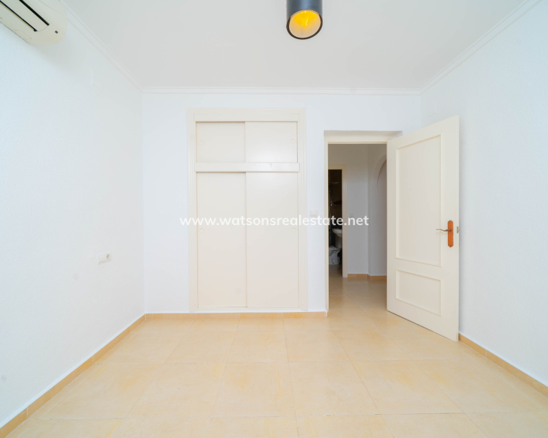 Resale - Freistendhe Villa - Urb. La Marina
