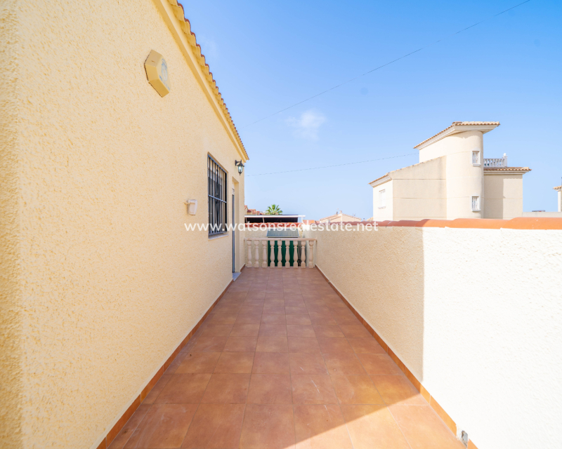 Resale - Freistendhe Villa - Urb. La Marina