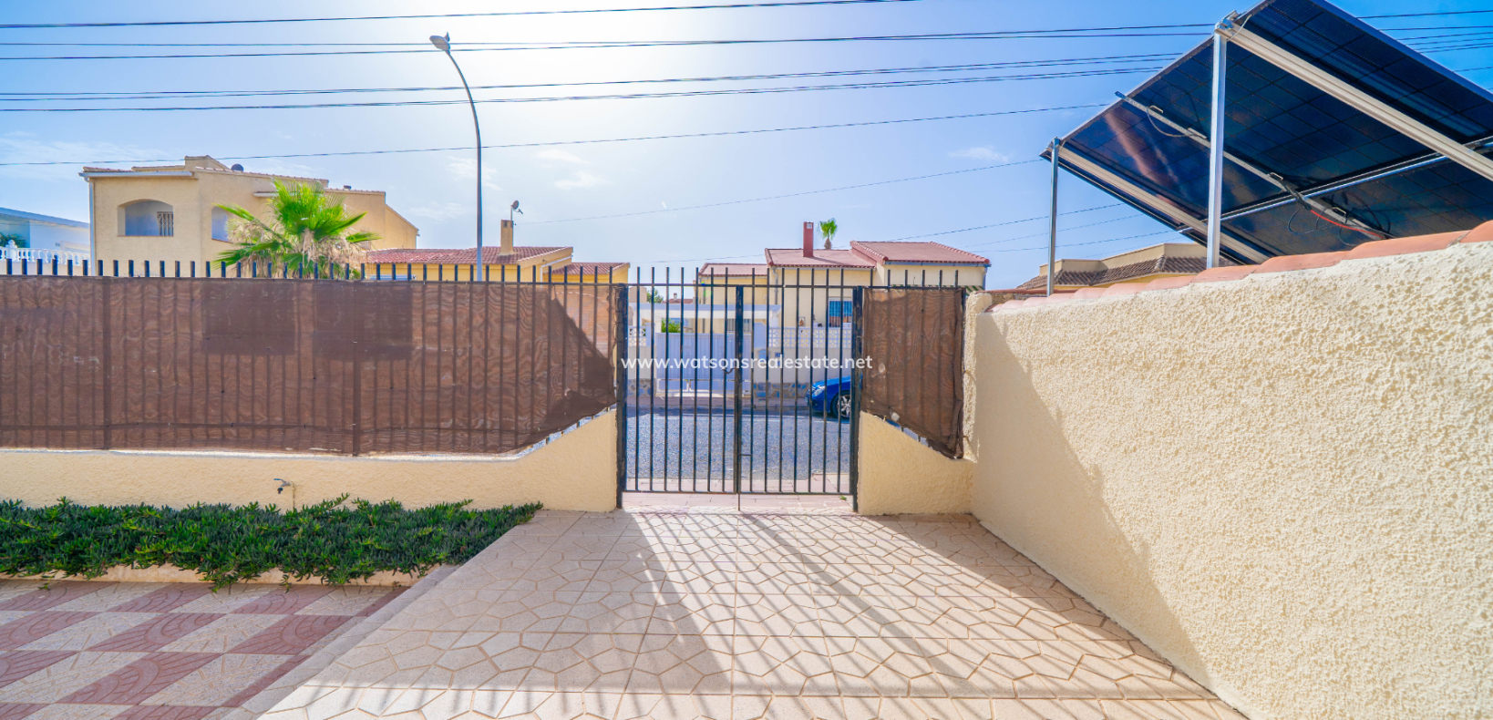 Resale - Freistendhe Villa - Urb. La Marina