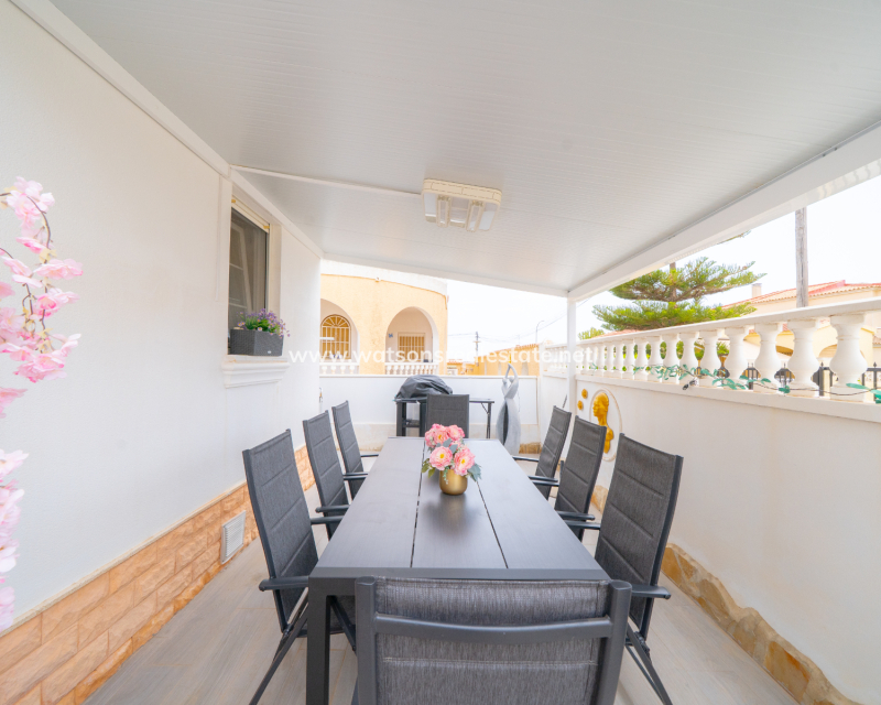 Resale - Freistendhe Villa - Urb. La Marina
