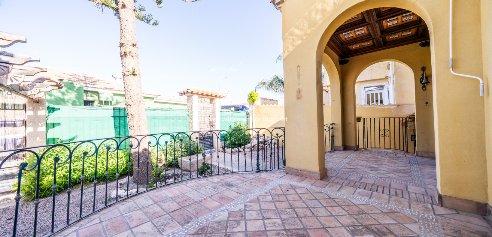 Resale - Freistendhe Villa - Urb. La Marina