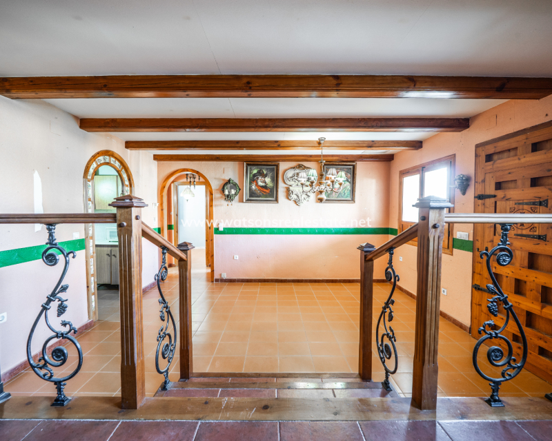 Resale - Freistendhe Villa - Urb. La Marina
