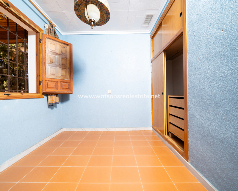 Resale - Freistendhe Villa - Urb. La Marina