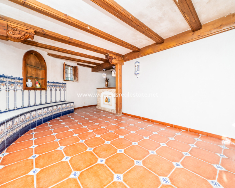 Resale - Freistendhe Villa - Urb. La Marina