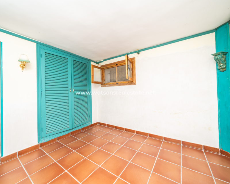 Resale - Freistendhe Villa - Urb. La Marina