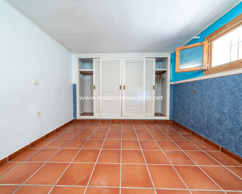 Resale - Freistendhe Villa - Urb. La Marina