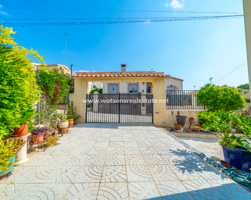 Resale - Freistendhe Villa - Urb. La Marina