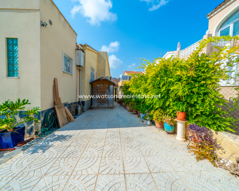 Resale - Freistendhe Villa - Urb. La Marina