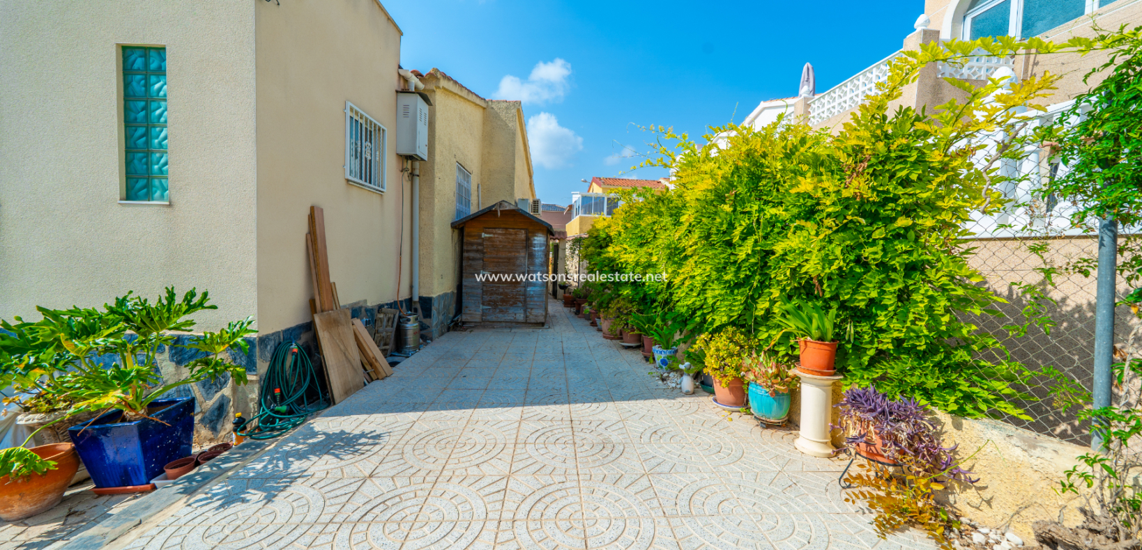 Resale - Freistendhe Villa - Urb. La Marina