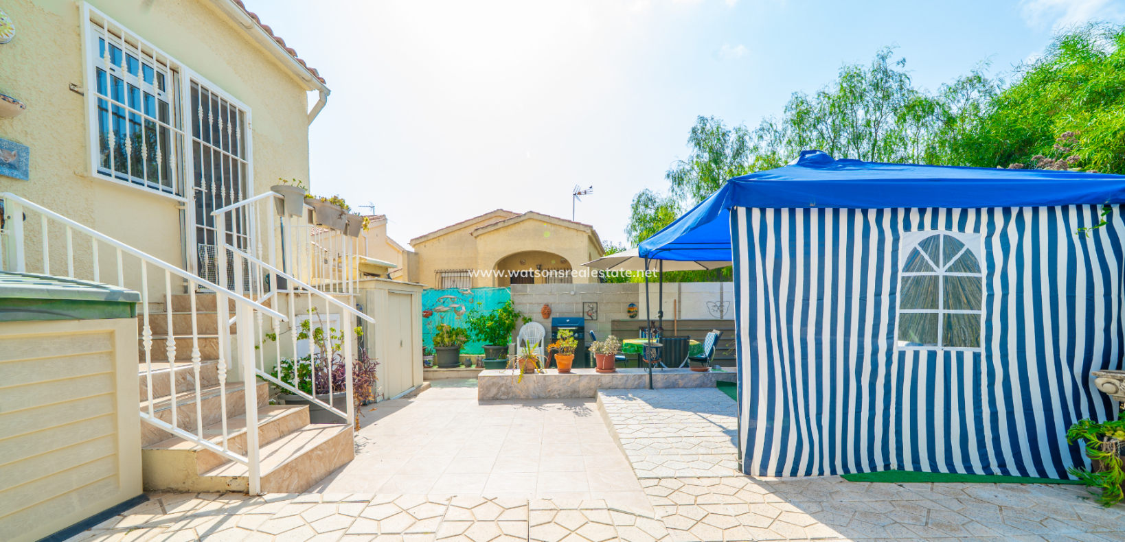 Resale - Freistendhe Villa - Urb. La Marina
