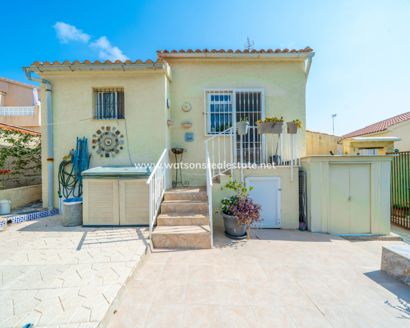 Resale - Freistendhe Villa - Urb. La Marina
