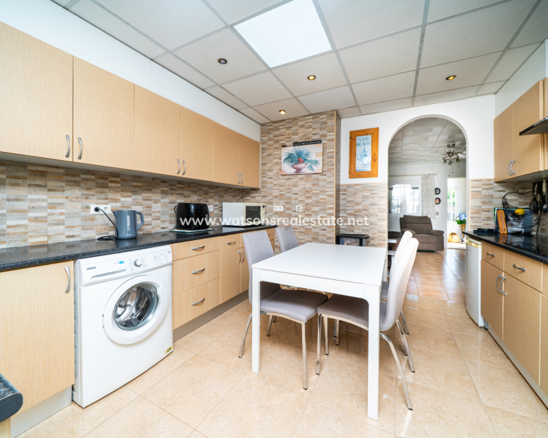 Resale - Freistendhe Villa - Urb. La Marina