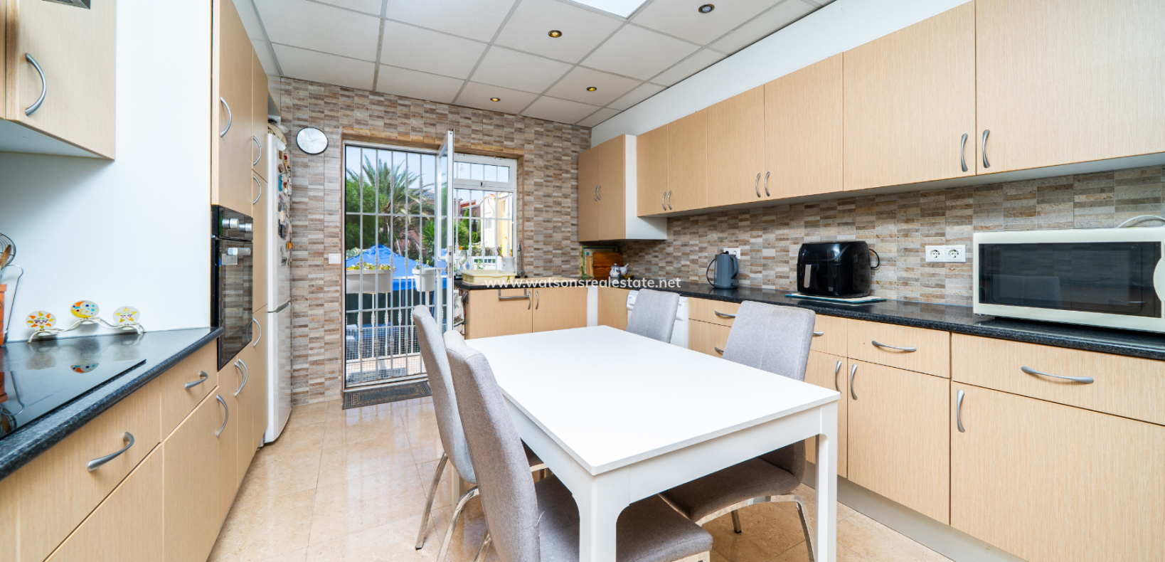 Resale - Freistendhe Villa - Urb. La Marina