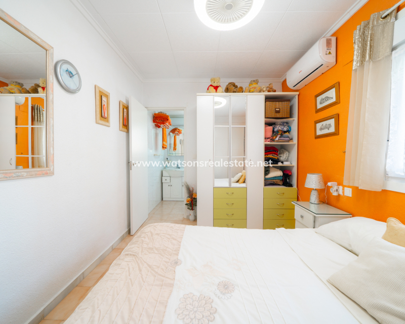 Resale - Freistendhe Villa - Urb. La Marina