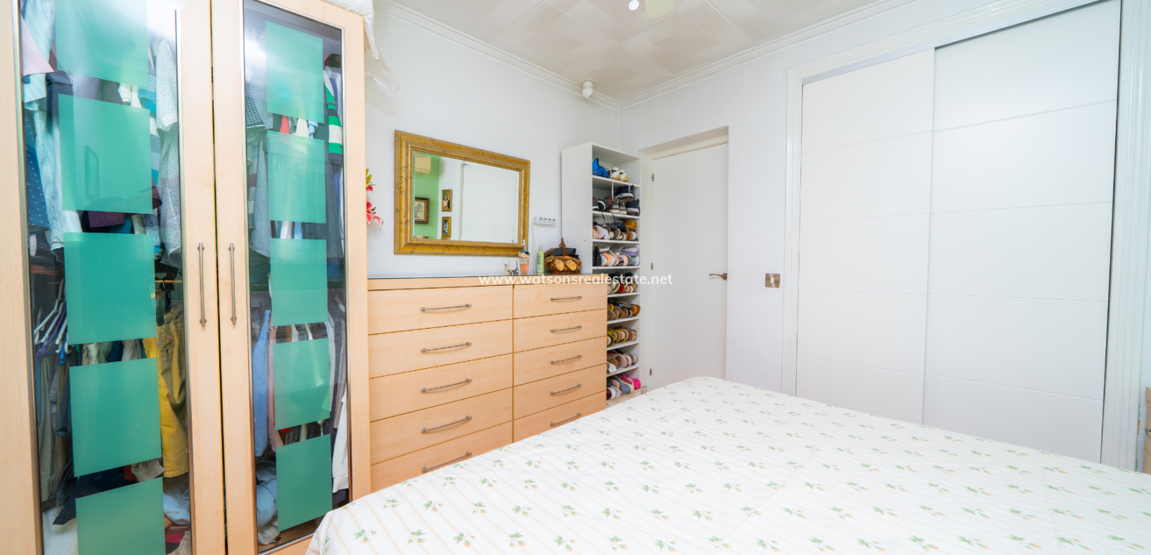 Resale - Freistendhe Villa - Urb. La Marina