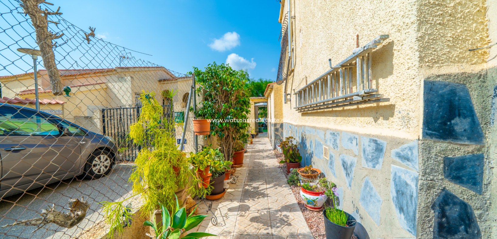 Resale - Freistendhe Villa - Urb. La Marina