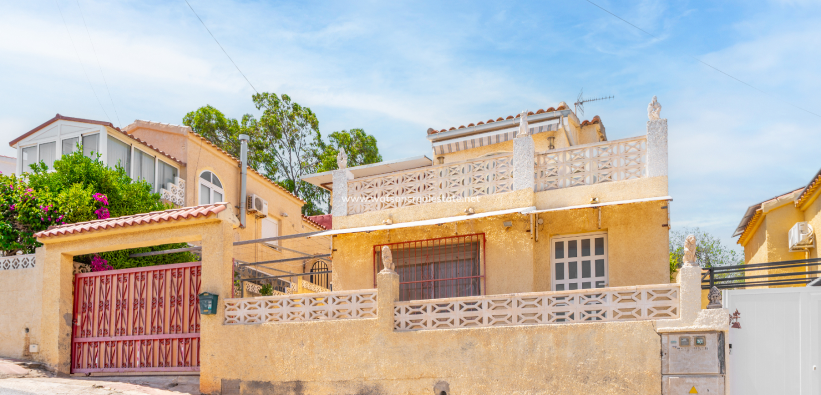 Resale - Freistendhe Villa - Urb. La Marina