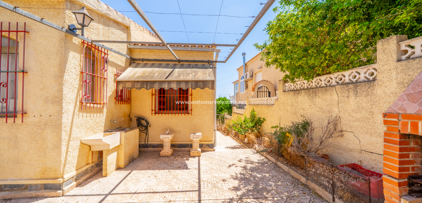 Resale - Freistendhe Villa - Urb. La Marina