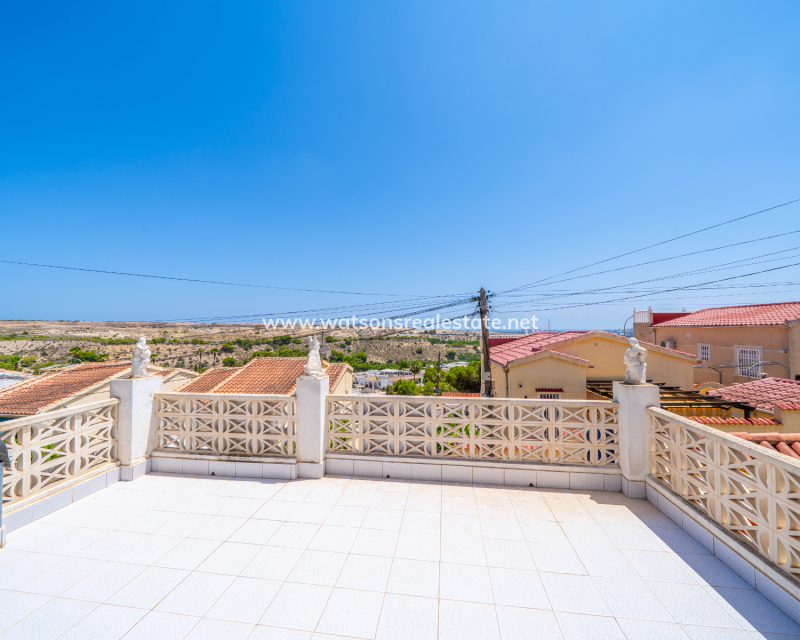 Resale - Freistendhe Villa - Urb. La Marina