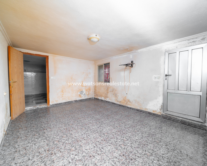 Resale - Freistendhe Villa - Urb. La Marina