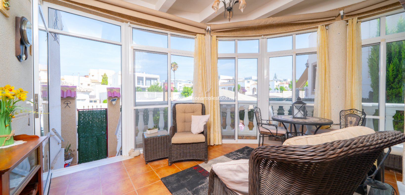 Resale - Freistendhe Villa - Urb. La Marina