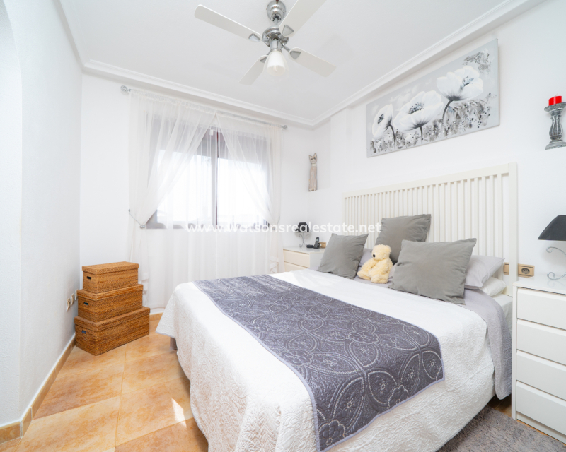 Resale - Freistendhe Villa - Urb. La Marina