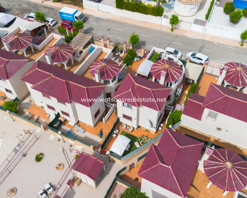 Resale - Freistendhe Villa - Urb. La Marina