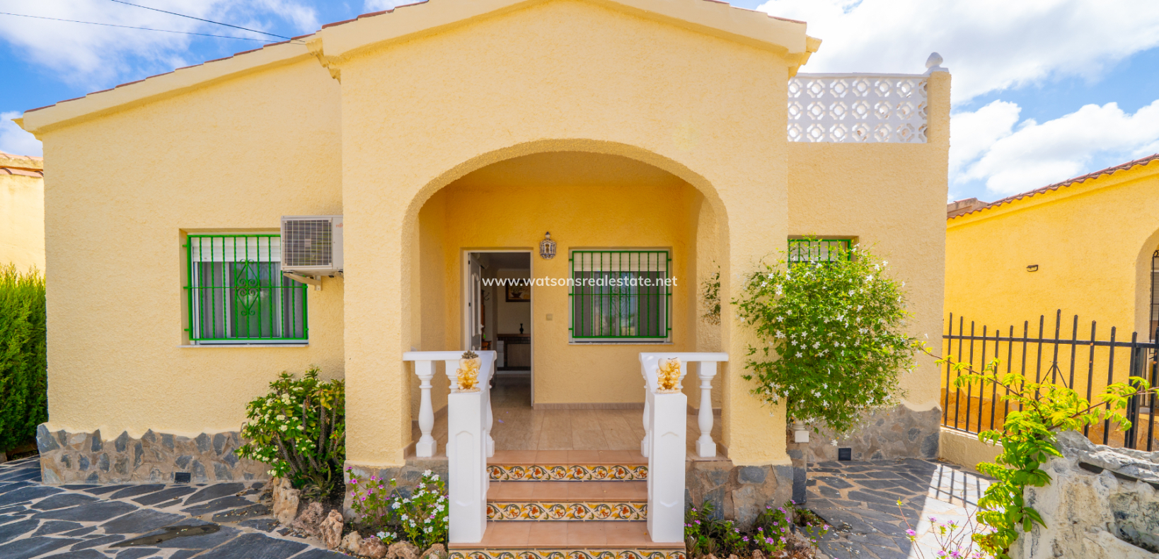 Resale - Freistendhe Villa - Urb. La Marina