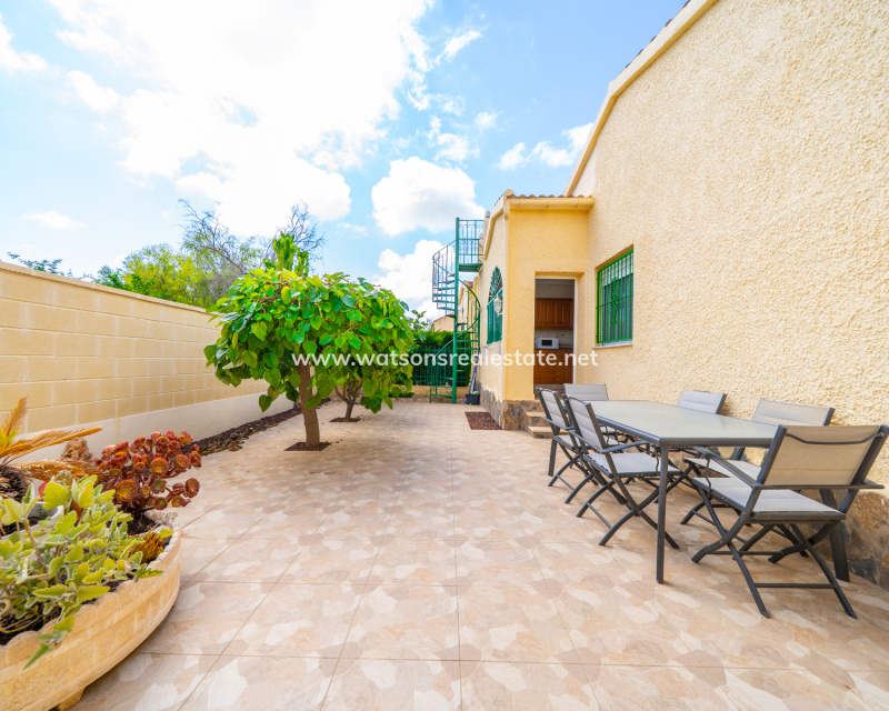 Resale - Freistendhe Villa - Urb. La Marina