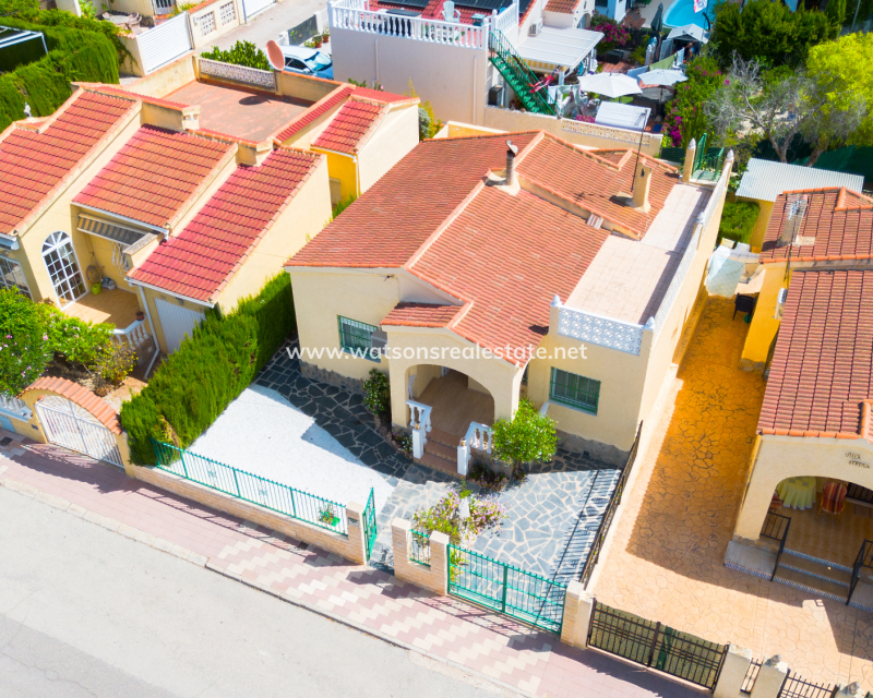 Resale - Freistendhe Villa - Urb. La Marina