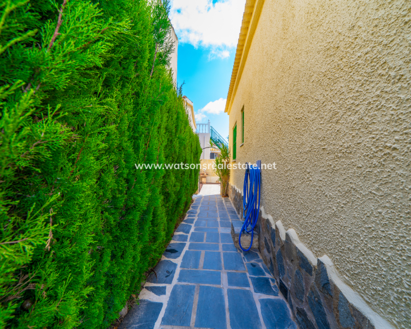 Resale - Freistendhe Villa - Urb. La Marina