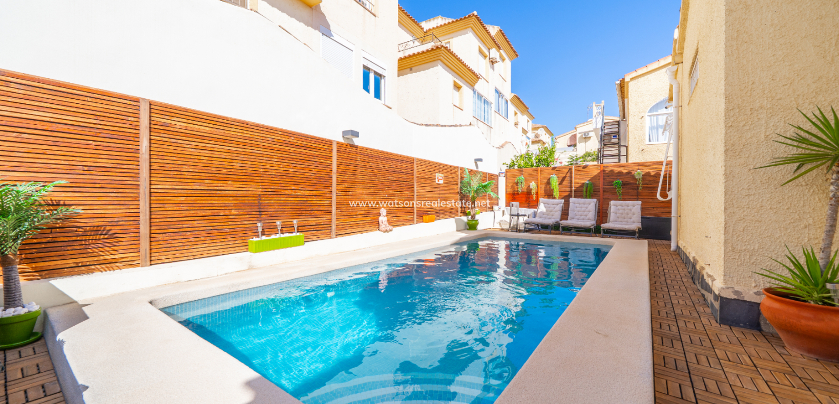 Resale - Freistendhe Villa - Urb. La Marina