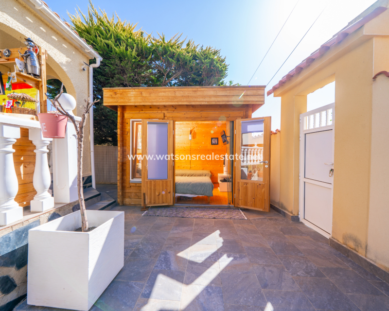 Resale - Freistendhe Villa - Urb. La Marina