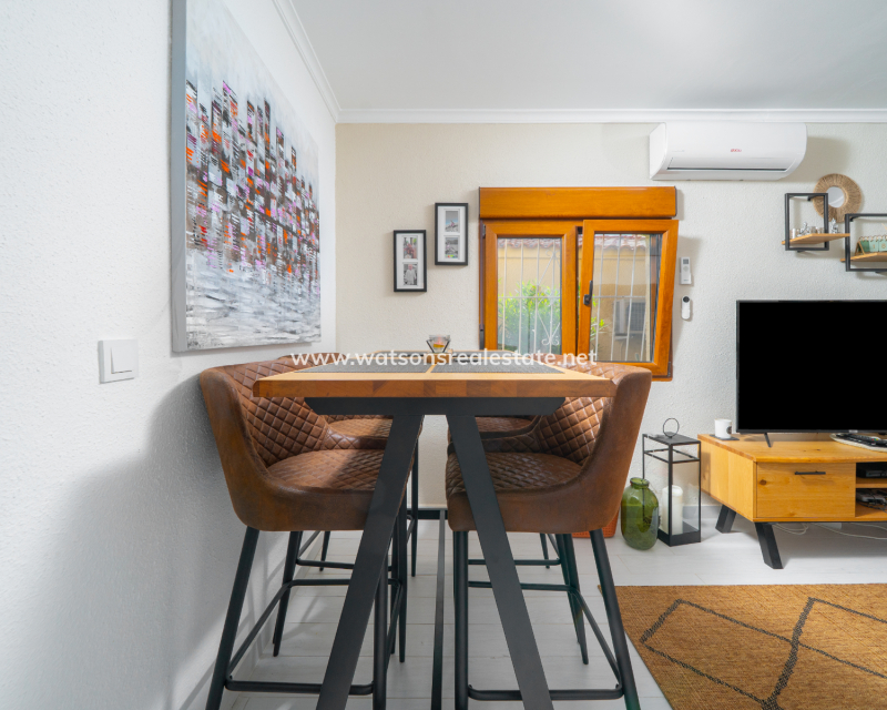 Resale - Freistendhe Villa - Urb. La Marina