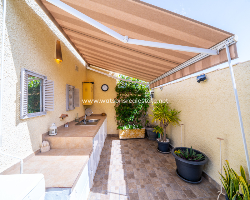 Resale - Freistendhe Villa - Urb. La Marina