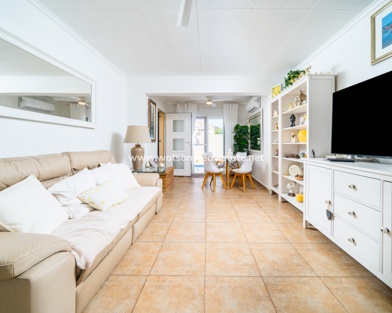 Resale - Freistendhe Villa - Urb. La Marina